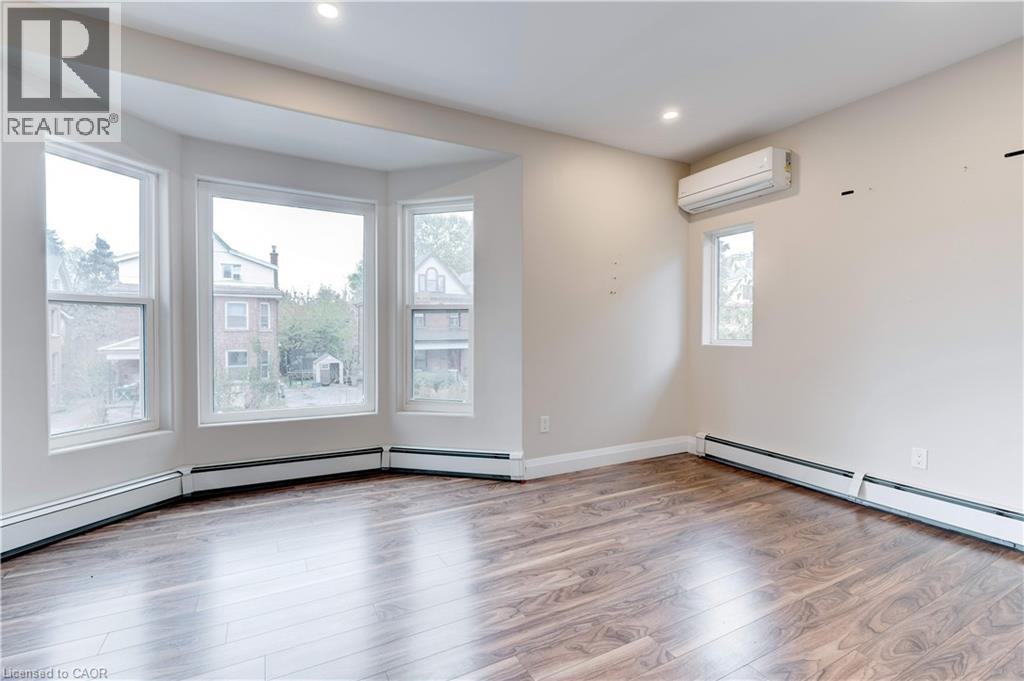 152 Sanford Avenue S, Hamilton, ON - Indoor Photo Showing Other Room