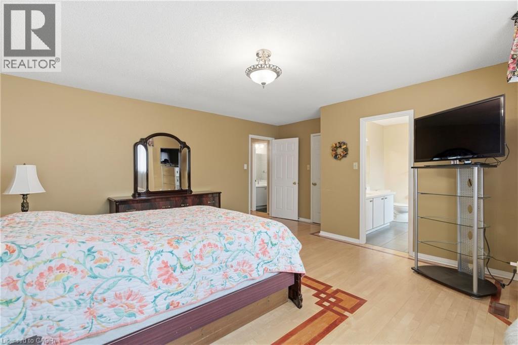 Bedroom with wood finished floors and ensuite bath - 3372 Bobwhite Mews, Mississauga, ON