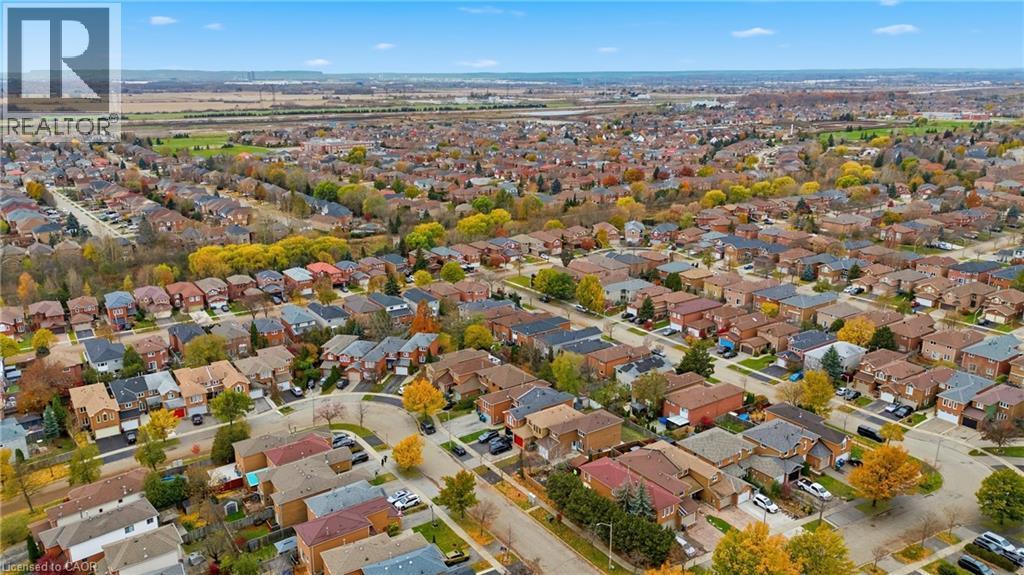 View of property location with nearby suburban area - 3372 Bobwhite Mews, Mississauga, ON