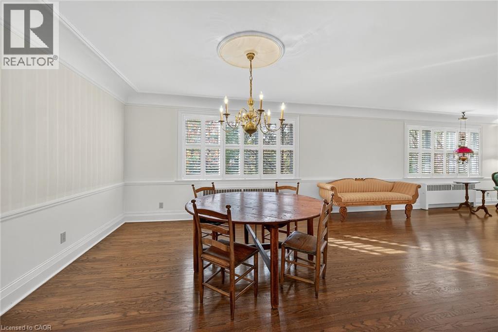 842 Forest Glen Avenue, Burlington, ON - Indoor Photo Showing Dining Room