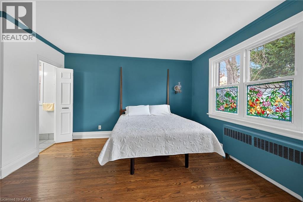 842 Forest Glen Avenue, Burlington, ON - Indoor Photo Showing Bedroom