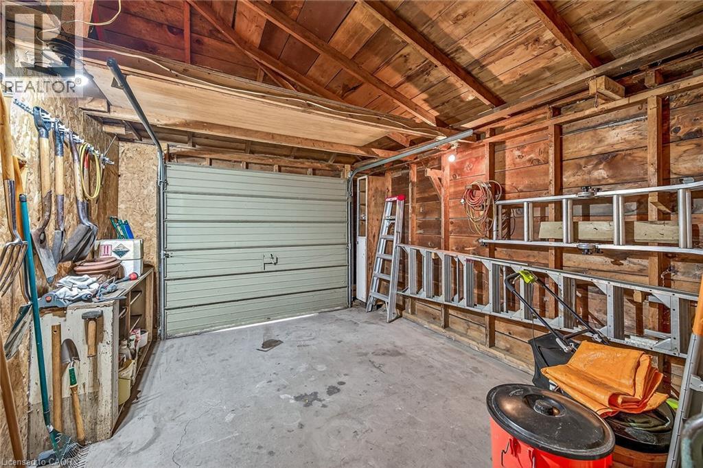 842 Forest Glen Avenue, Burlington, ON - Indoor Photo Showing Garage