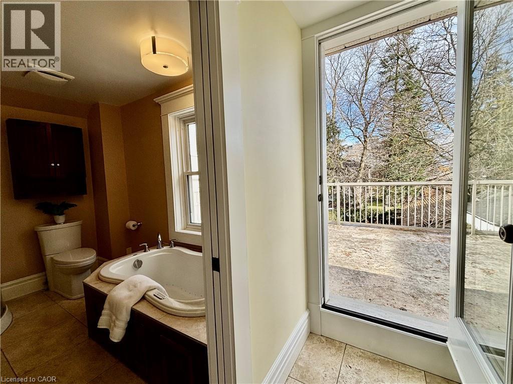 34 Menno Street, Waterloo, ON - Indoor Photo Showing Bathroom