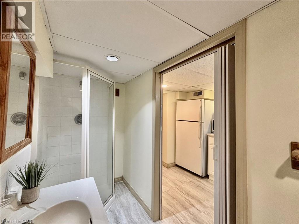 34 Menno Street, Waterloo, ON - Indoor Photo Showing Bathroom