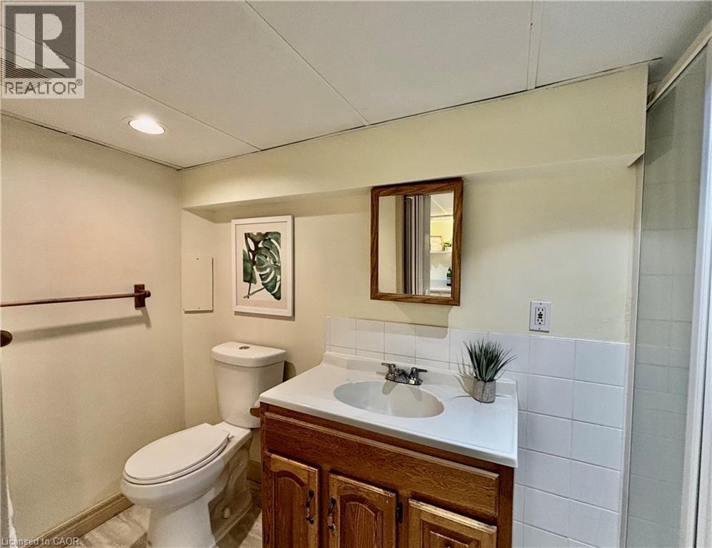 34 Menno Street, Waterloo, ON - Indoor Photo Showing Bathroom