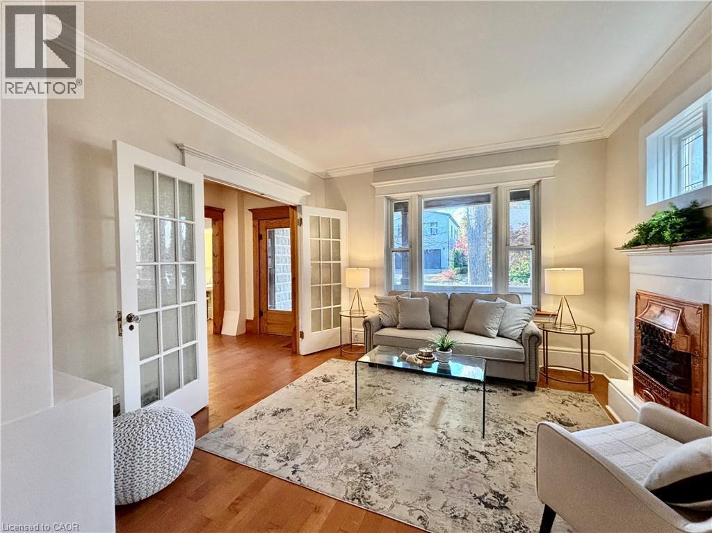 34 Menno Street, Waterloo, ON - Indoor Photo Showing Living Room