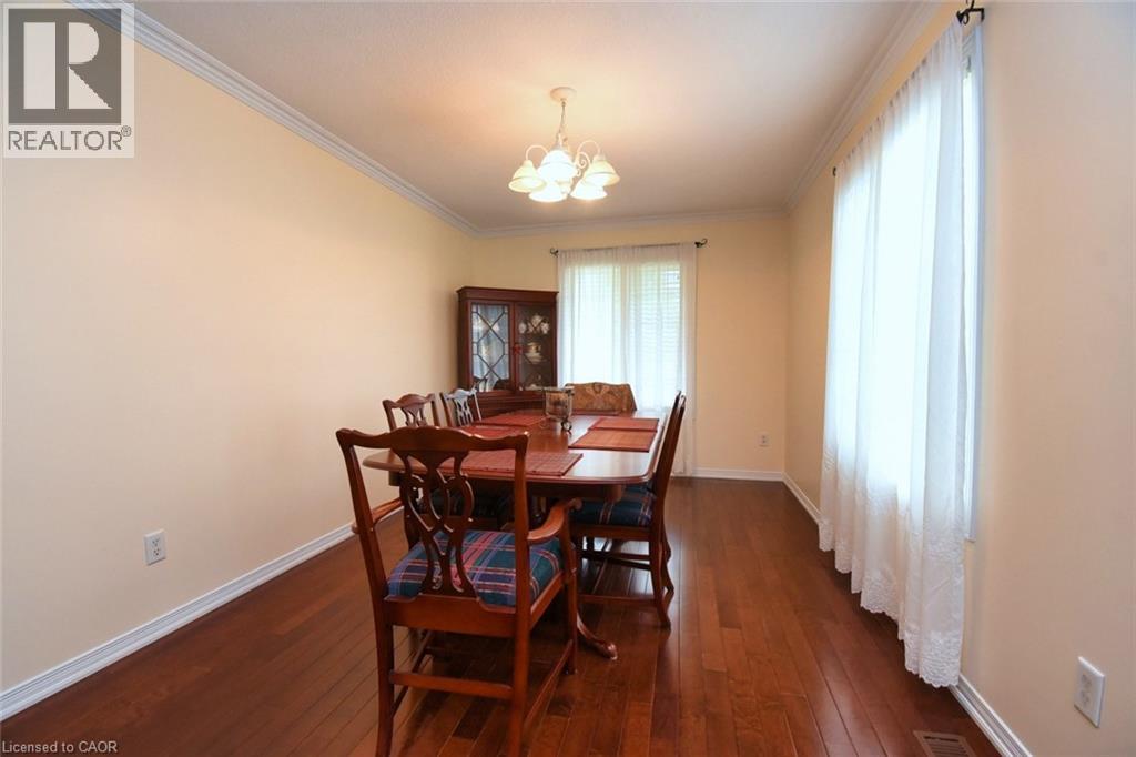 7 Southside Place Unit# 49, Hamilton, ON - Indoor Photo Showing Dining Room