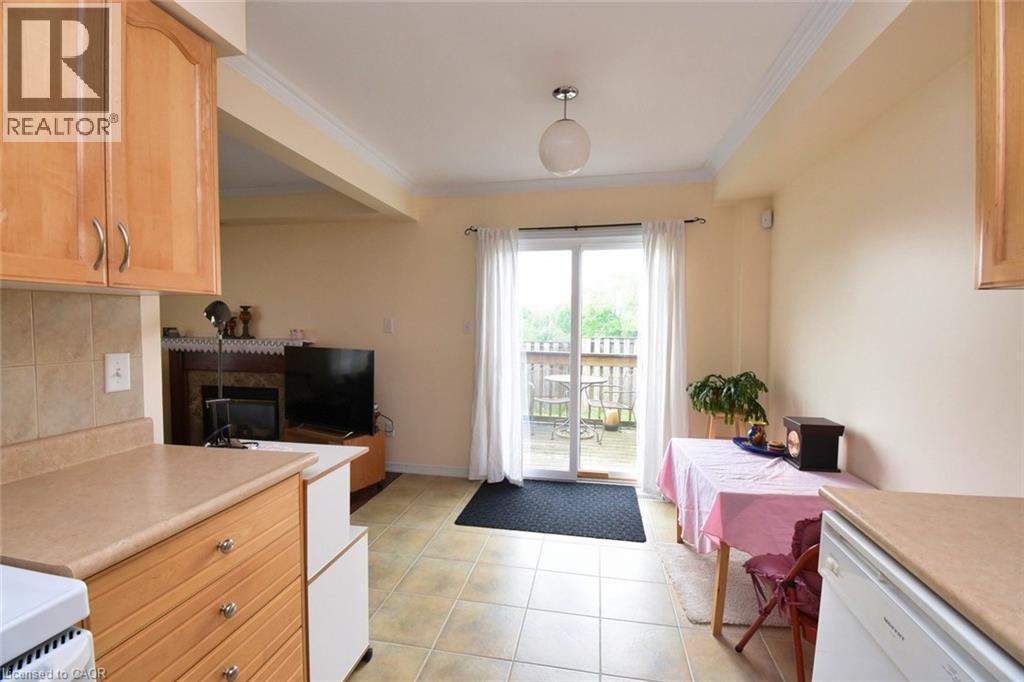 7 Southside Place Unit# 49, Hamilton, ON - Indoor Photo Showing Kitchen