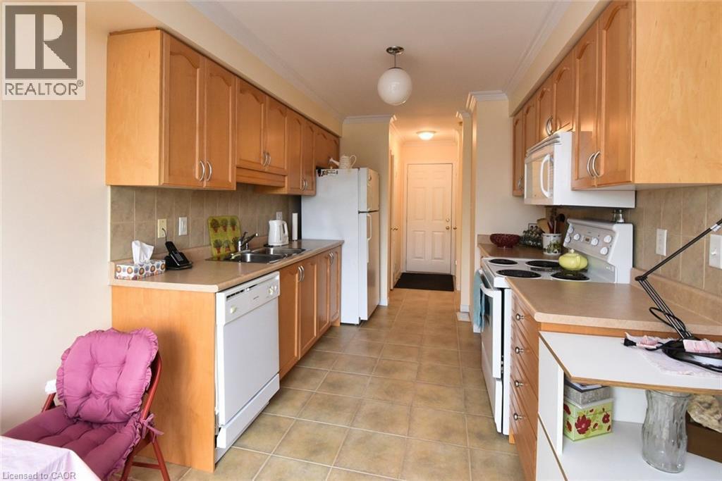 7 Southside Place Unit# 49, Hamilton, ON - Indoor Photo Showing Kitchen With Double Sink