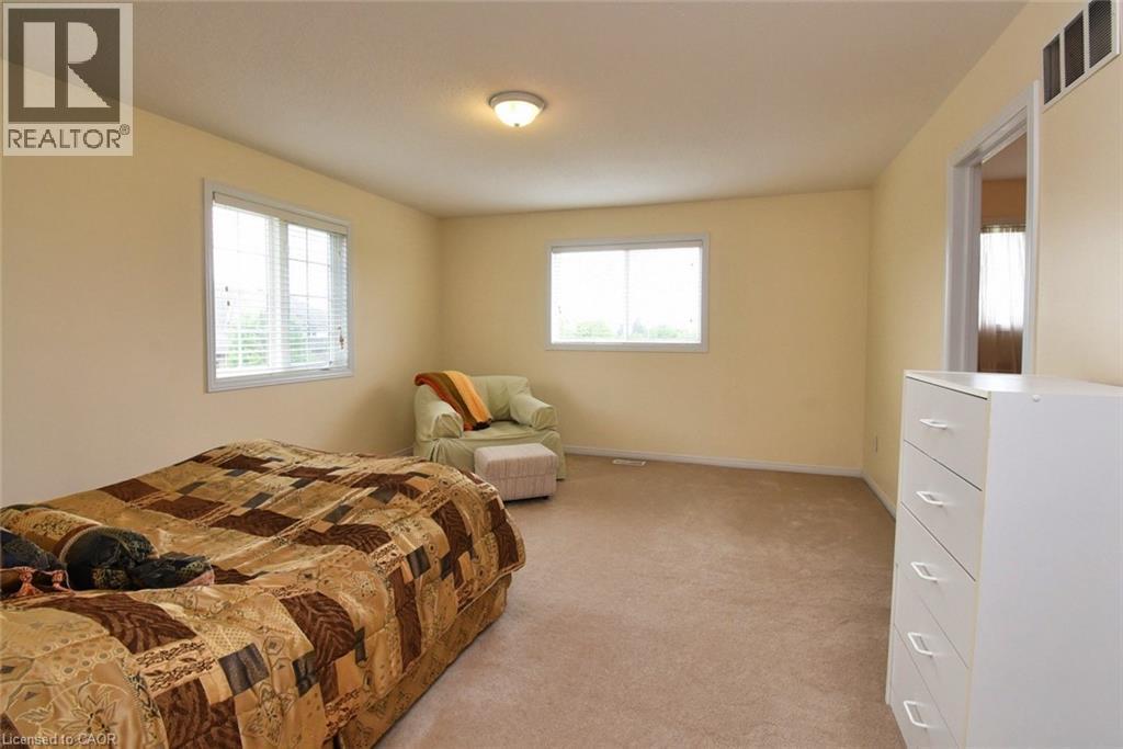 7 Southside Place Unit# 49, Hamilton, ON - Indoor Photo Showing Bedroom