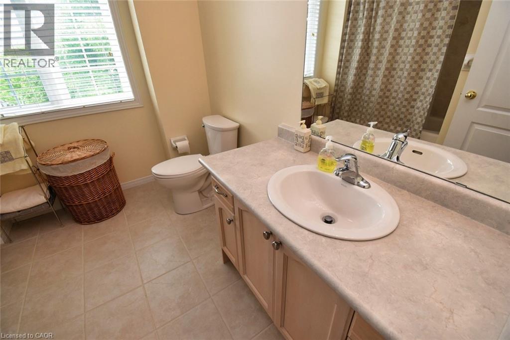 7 Southside Place Unit# 49, Hamilton, ON - Indoor Photo Showing Bathroom