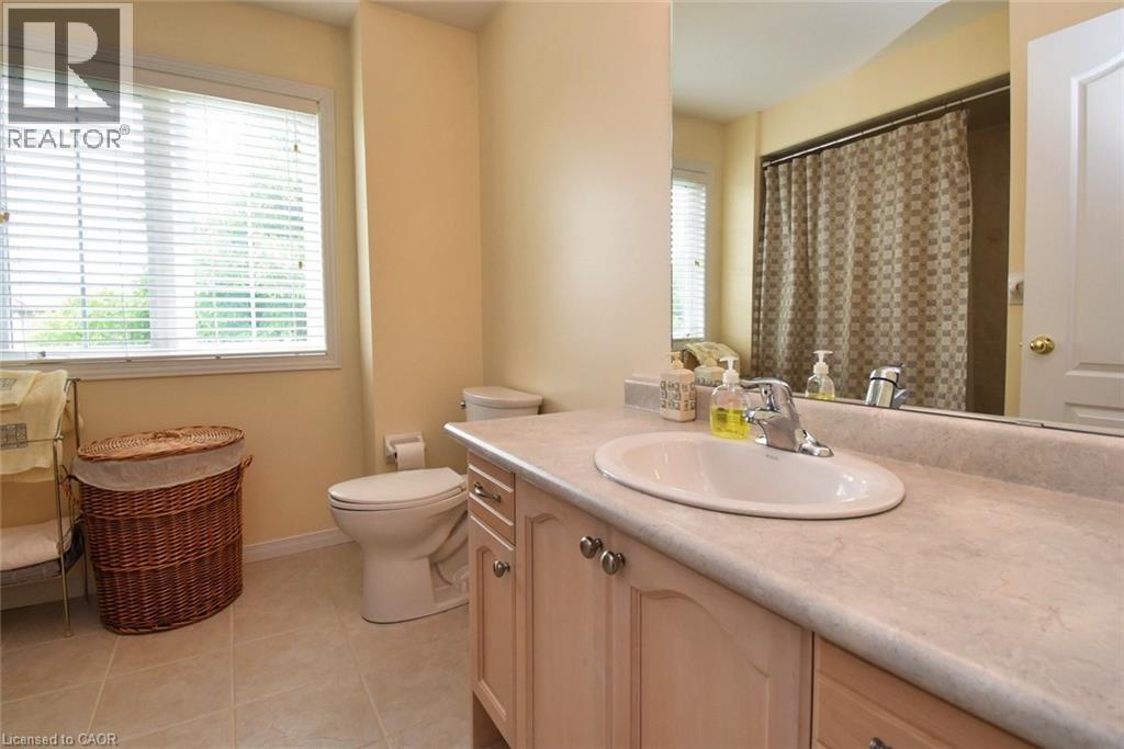 7 Southside Place Unit# 49, Hamilton, ON - Indoor Photo Showing Bathroom
