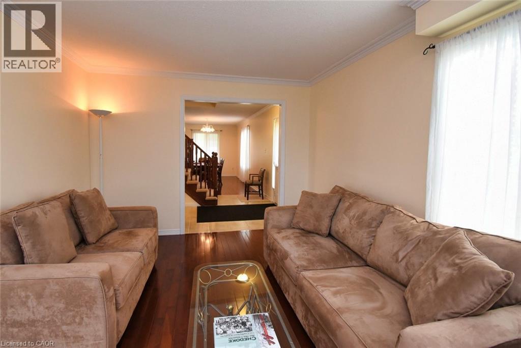 7 Southside Place Unit# 49, Hamilton, ON - Indoor Photo Showing Living Room