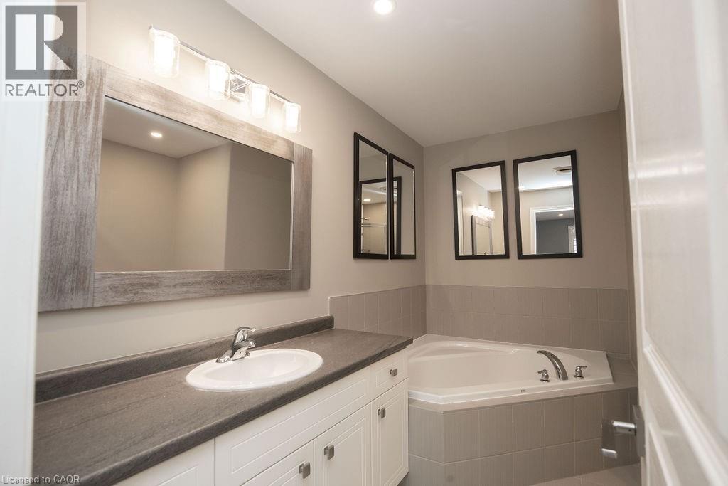 85 Chamomile Drive, Hamilton, ON - Indoor Photo Showing Bathroom