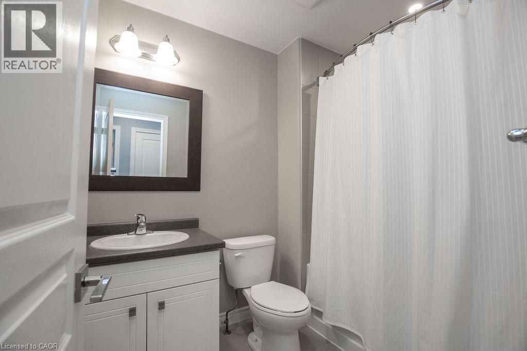85 Chamomile Drive, Hamilton, ON - Indoor Photo Showing Bathroom