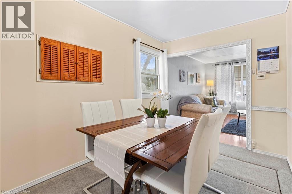 46 Adeline Avenue, Hamilton, ON - Indoor Photo Showing Dining Room