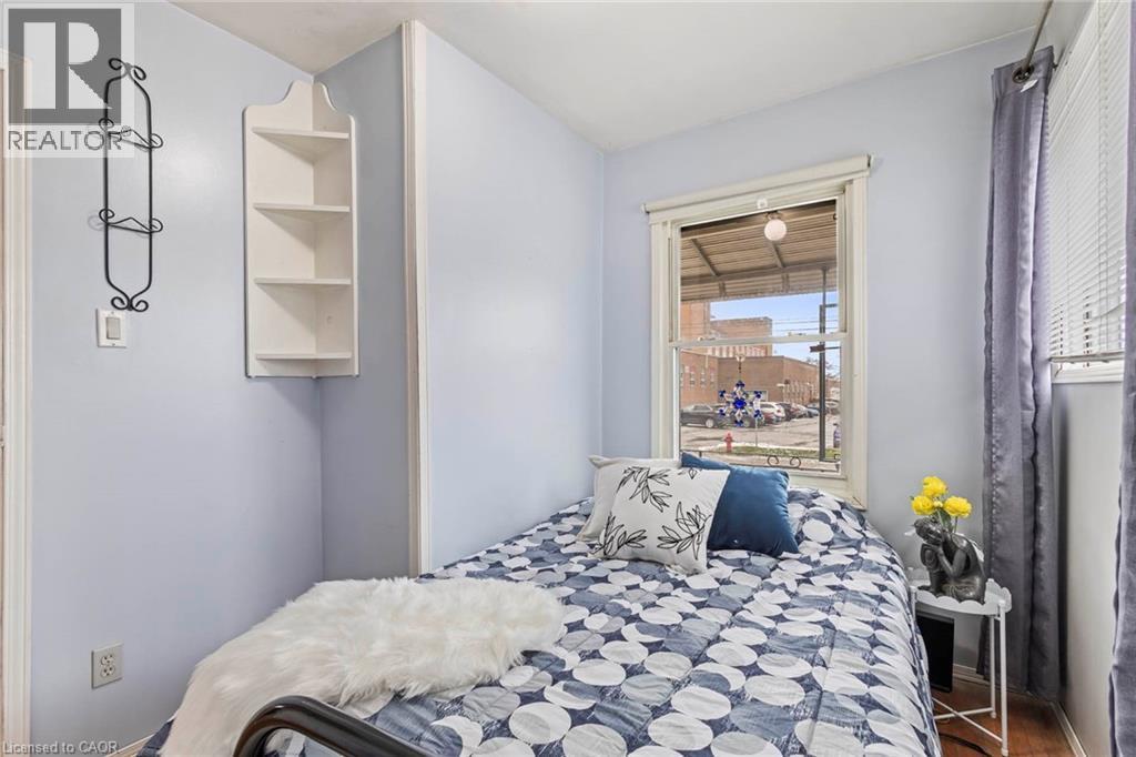 46 Adeline Avenue, Hamilton, ON - Indoor Photo Showing Bedroom