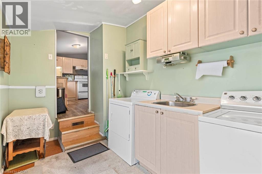 46 Adeline Avenue, Hamilton, ON - Indoor Photo Showing Laundry Room
