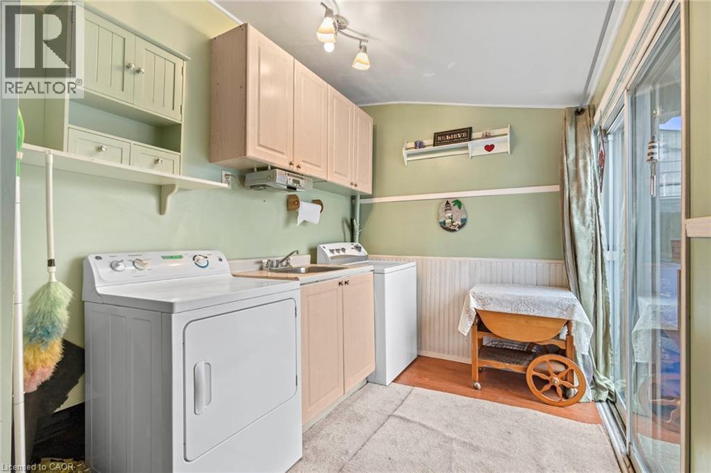 46 Adeline Avenue, Hamilton, ON - Indoor Photo Showing Laundry Room