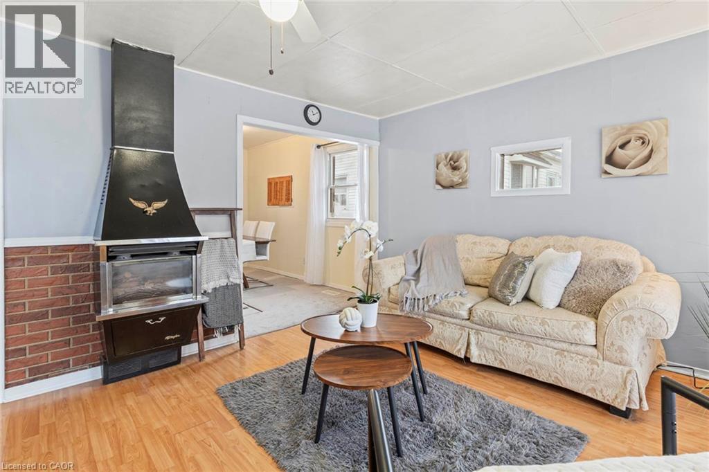 46 Adeline Avenue, Hamilton, ON - Indoor Photo Showing Living Room