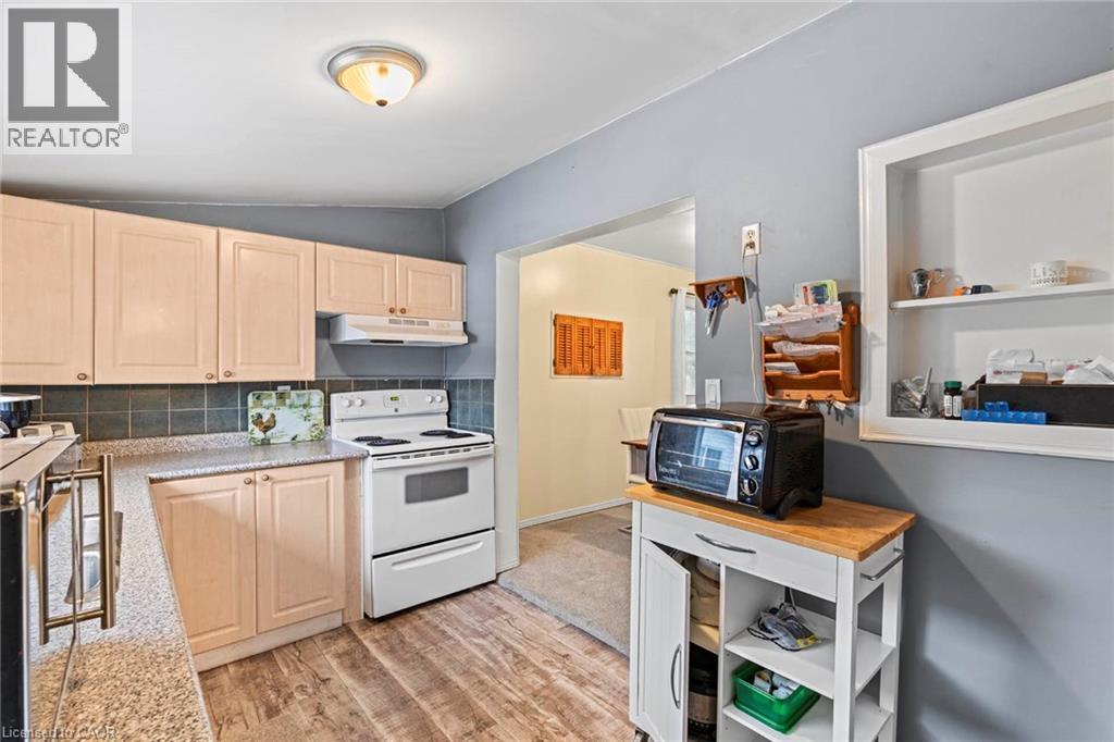 46 Adeline Avenue, Hamilton, ON - Indoor Photo Showing Kitchen
