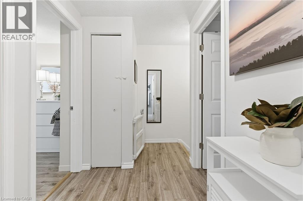 38 Golden Orchard Drive, Hamilton, ON - Indoor Photo Showing Other Room