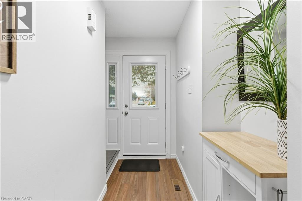 38 Golden Orchard Drive, Hamilton, ON - Indoor Photo Showing Other Room