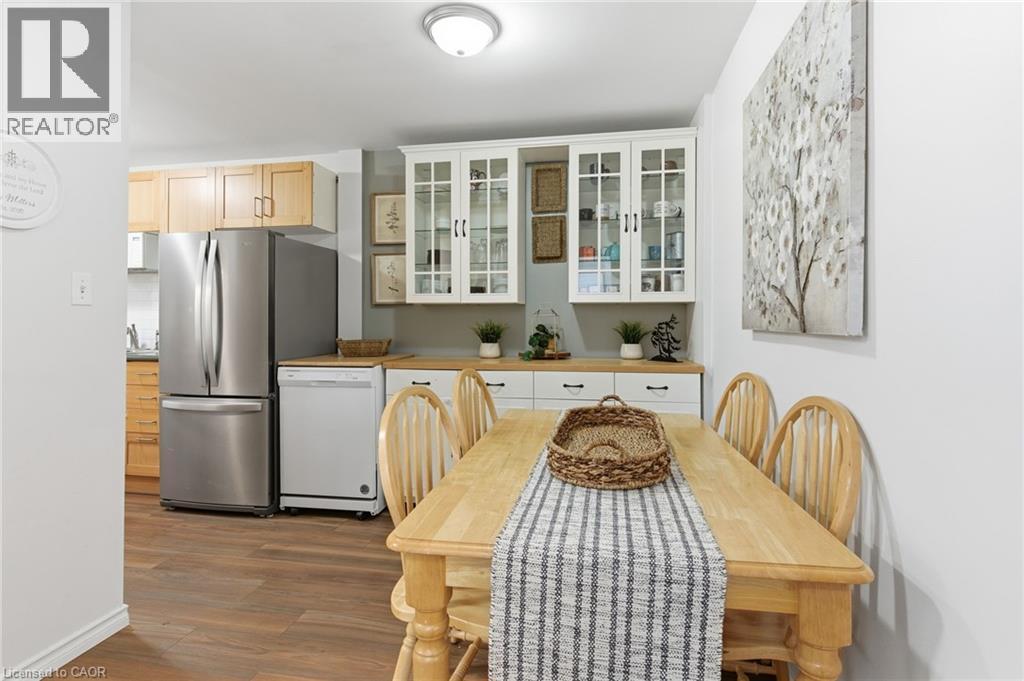 38 Golden Orchard Drive, Hamilton, ON - Indoor Photo Showing Dining Room