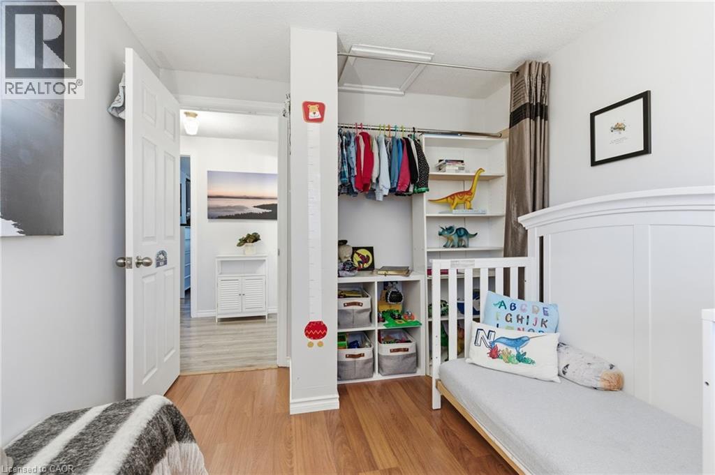 38 Golden Orchard Drive, Hamilton, ON - Indoor Photo Showing Bedroom