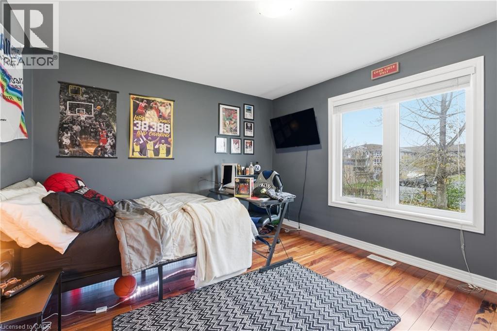 615 Southworth Street S, Welland, ON - Indoor Photo Showing Bedroom