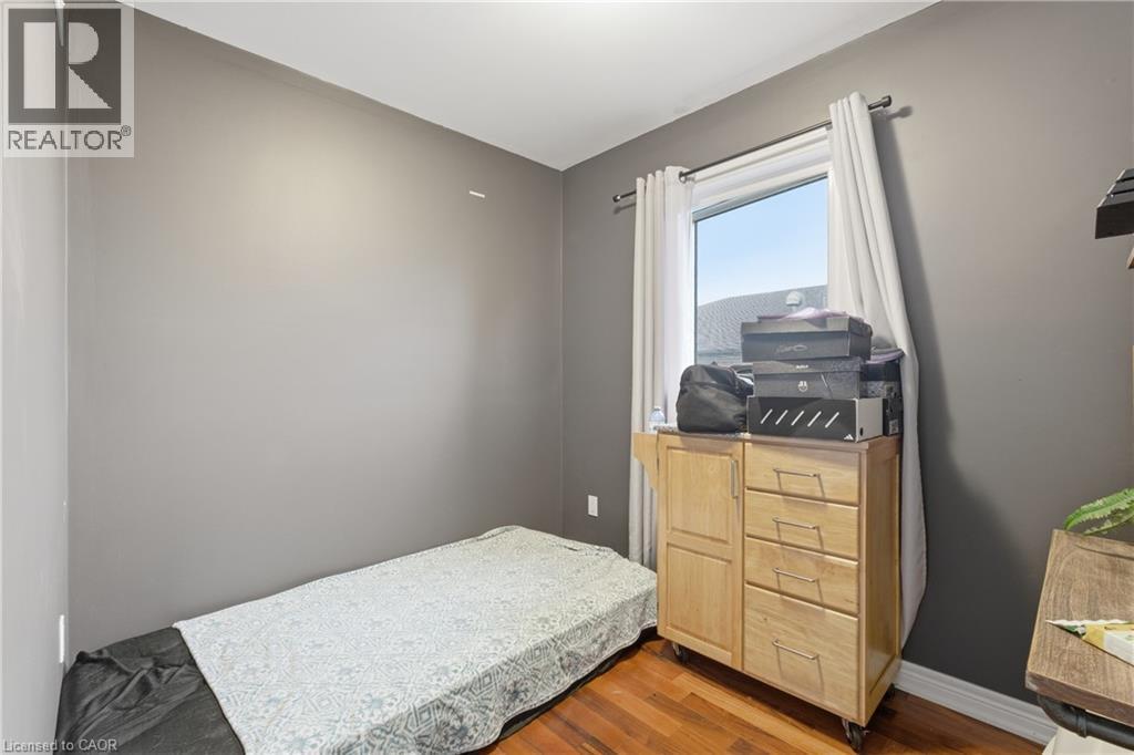 615 Southworth Street S, Welland, ON - Indoor Photo Showing Bedroom