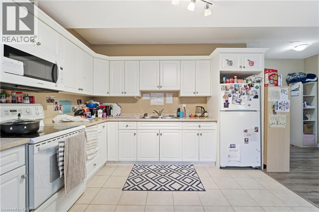 615 Southworth Street S, Welland, ON - Indoor Photo Showing Kitchen With Double Sink