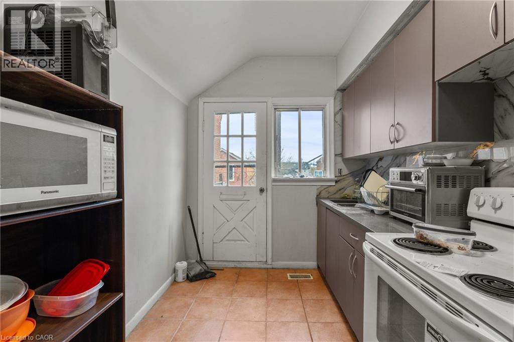 246 Mary Street, Hamilton, ON - Indoor Photo Showing Kitchen