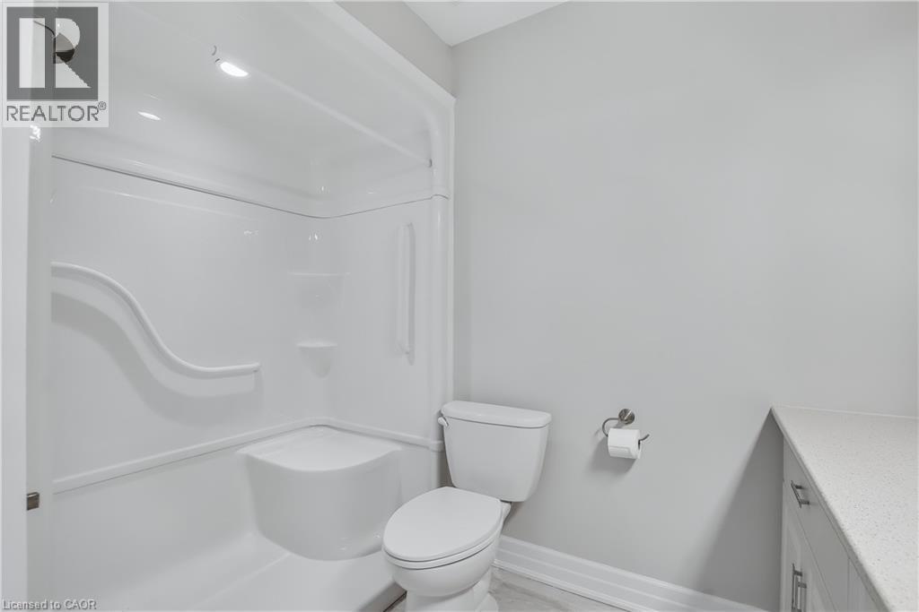 47 Szollosy Circle, Hamilton, ON - Indoor Photo Showing Bathroom