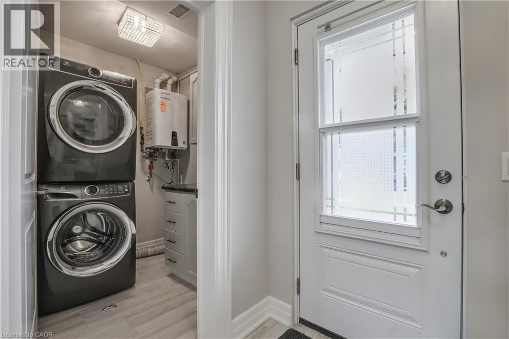 47 Szollosy Circle, Hamilton, ON - Indoor Photo Showing Laundry Room