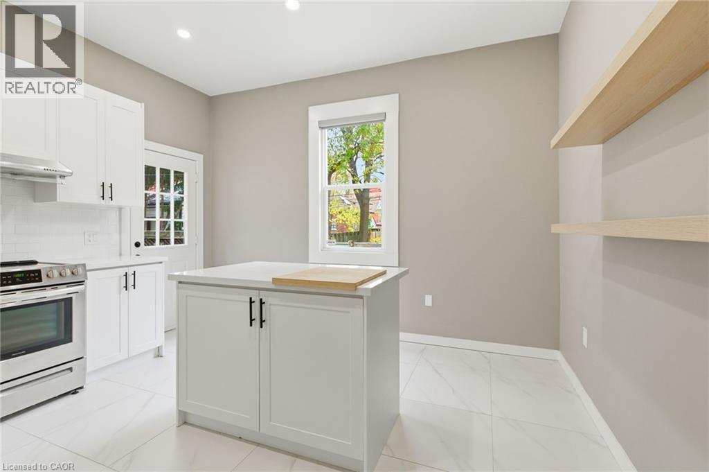 273 Robert Street, Hamilton, ON - Indoor Photo Showing Kitchen