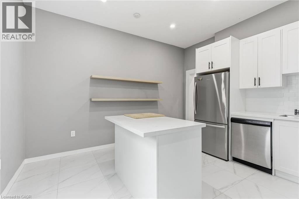 273 Robert Street, Hamilton, ON - Indoor Photo Showing Kitchen