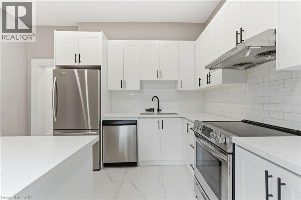 273 Robert Street, Hamilton, ON - Indoor Photo Showing Kitchen With Upgraded Kitchen