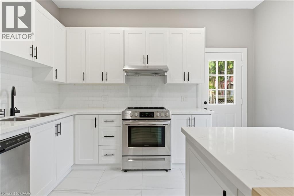 273 Robert Street, Hamilton, ON - Indoor Photo Showing Kitchen With Double Sink With Upgraded Kitchen