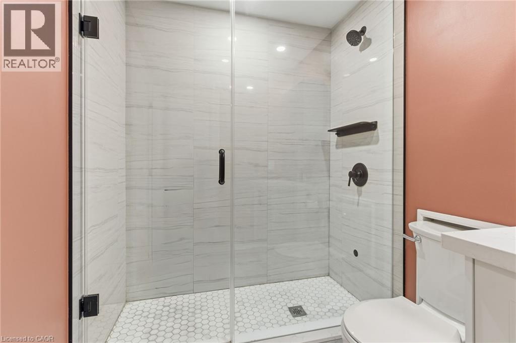 273 Robert Street, Hamilton, ON - Indoor Photo Showing Bathroom