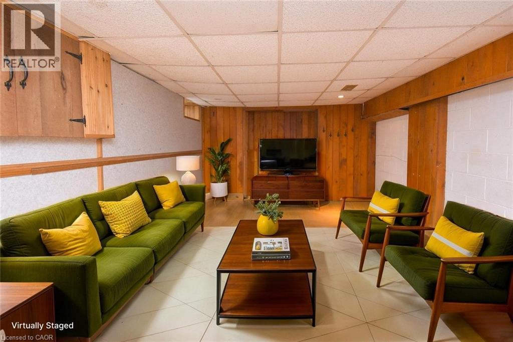 92 Gertrude Street, Hamilton, ON - Indoor Photo Showing Living Room