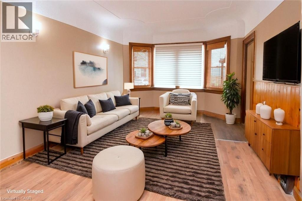 92 Gertrude Street, Hamilton, ON - Indoor Photo Showing Living Room