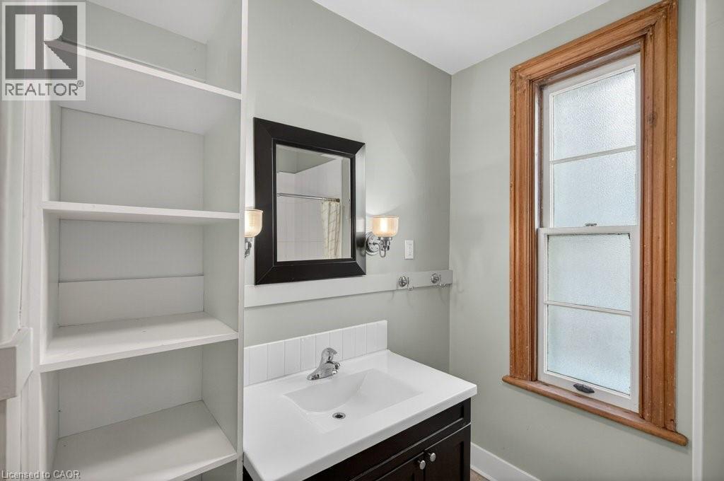 282 Main Street W, Hamilton, ON - Indoor Photo Showing Other Room