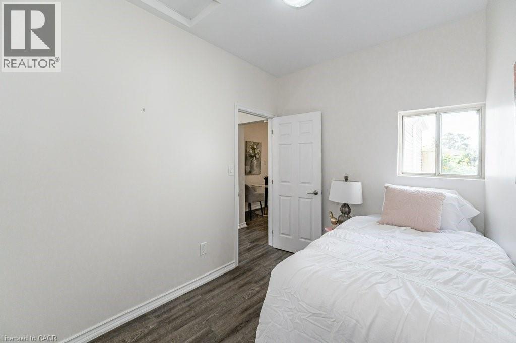 196 Picton Street E, Hamilton, ON - Indoor Photo Showing Bedroom