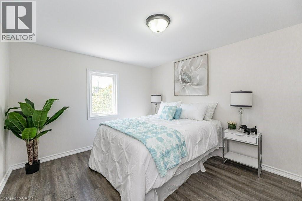 196 Picton Street E, Hamilton, ON - Indoor Photo Showing Bedroom