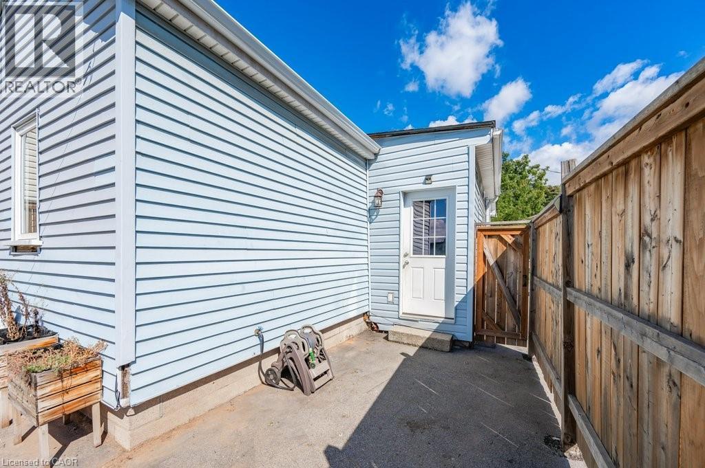 196 Picton Street E, Hamilton, ON - Outdoor