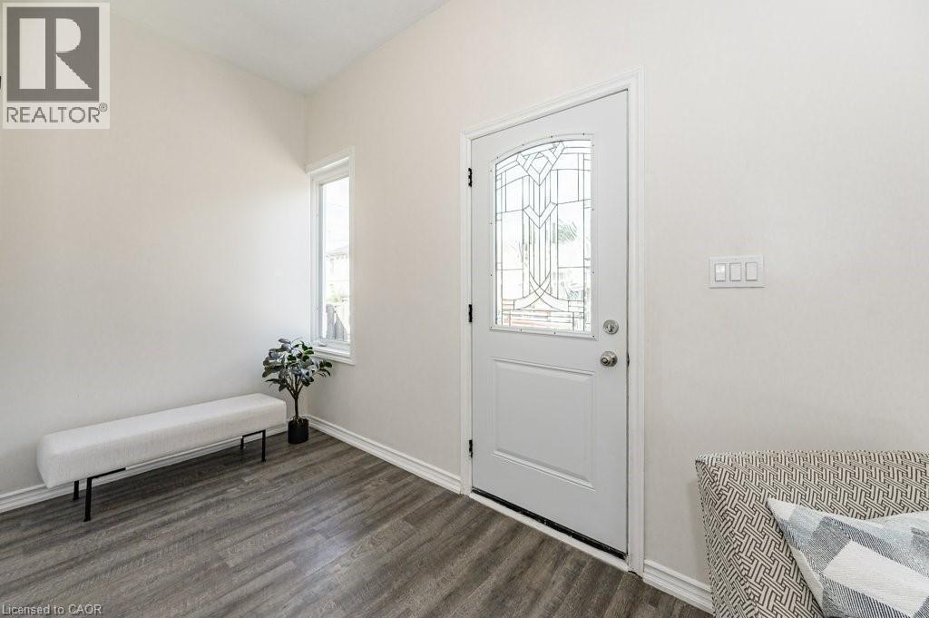 196 Picton Street E, Hamilton, ON - Indoor Photo Showing Other Room