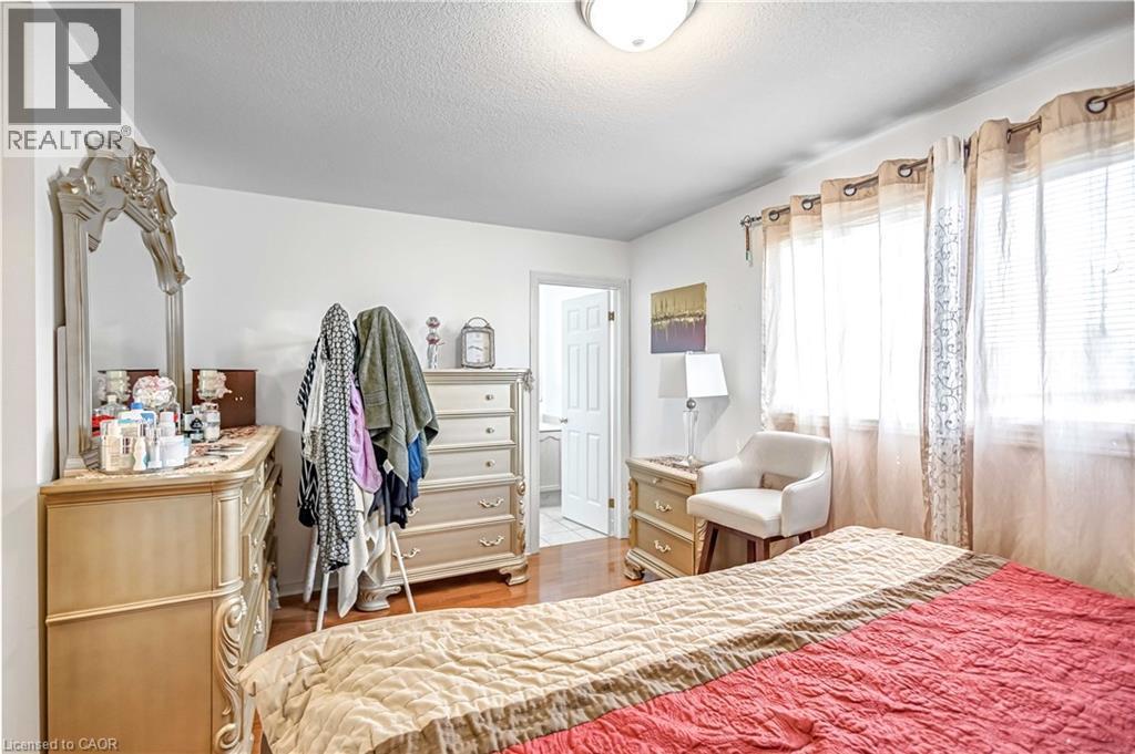 16 Jessica Street, Hamilton, ON - Indoor Photo Showing Bedroom