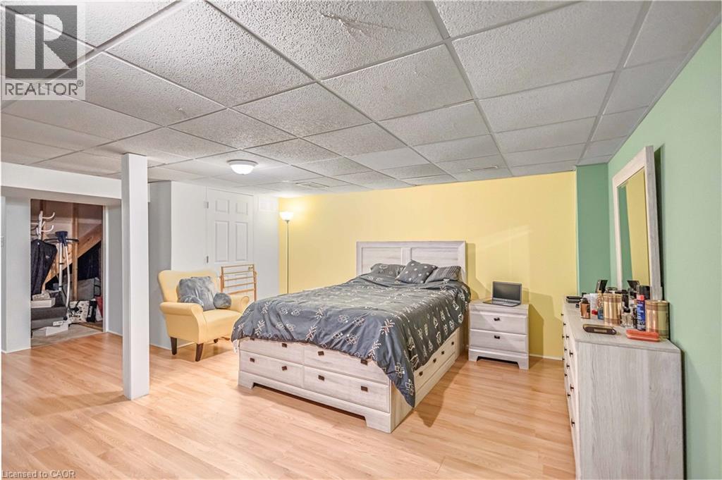 16 Jessica Street, Hamilton, ON - Indoor Photo Showing Bedroom