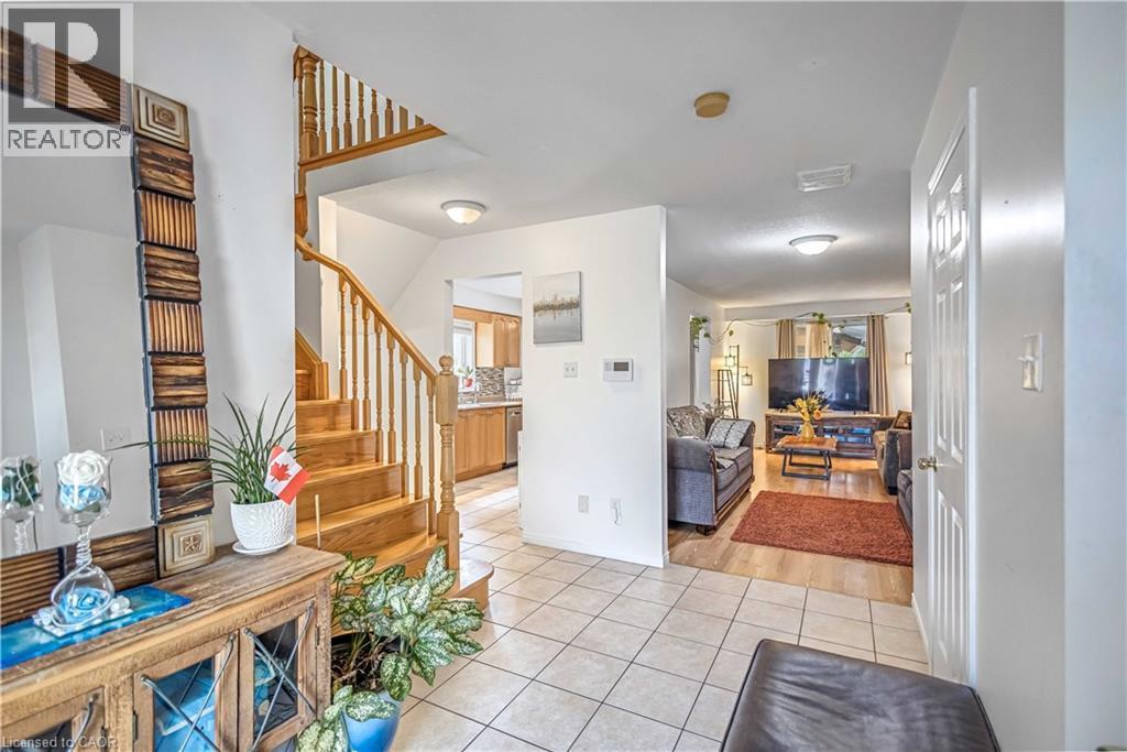 16 Jessica Street, Hamilton, ON - Indoor Photo Showing Other Room